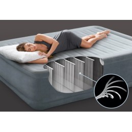 Materac łóżko do spania dwuosobowy z pompką automatyczną 191x137 cm INTEX 67768